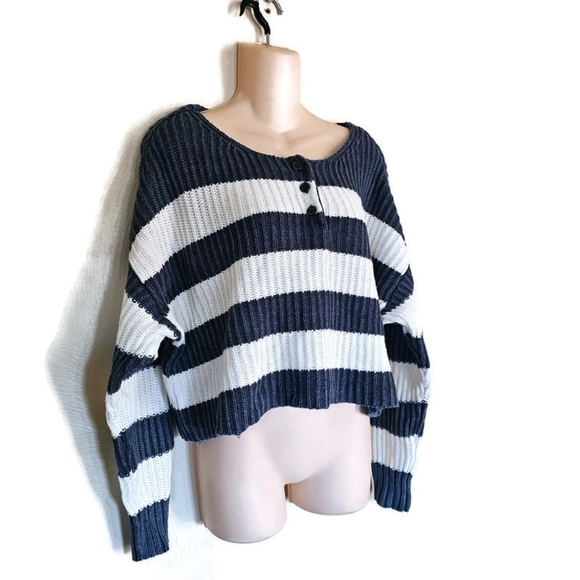 American Eagle Blue and White Striped Cropped Knit Henley Sweater Size Medium - Picture 3 of 10